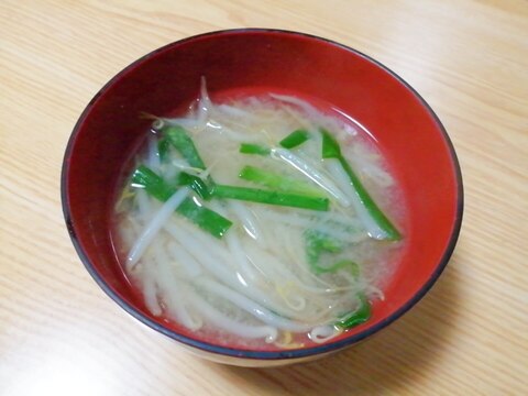 もやしとニラの味噌汁